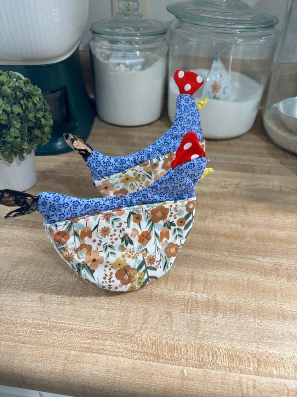 Chicken hot pots mittens